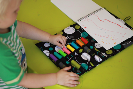 Free travel art kit sewing tutorial - Easy DIY kids marker and notebook organizer