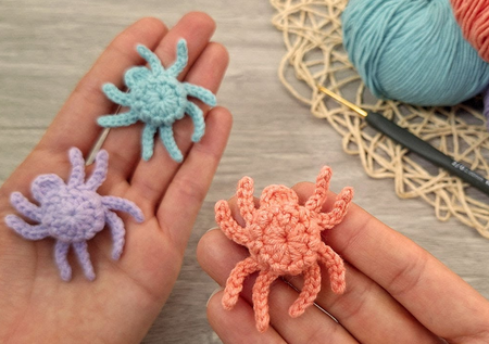 Free crochet mini spider pattern - How to crochet an easy 1.5 inch Halloween spider