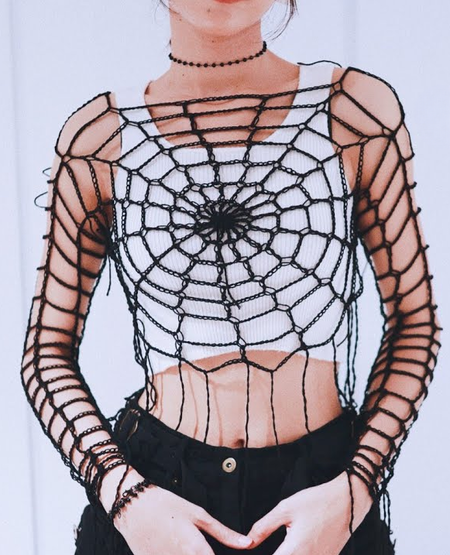 Free crochet spider web top tutorial - How to crochet an easy Halloween web crop top