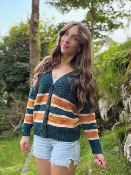 Free Roona Cardigan crochet pattern - How to crochet an easy striped V-neck cardigan