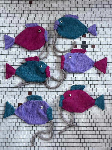 Free Scandi Swimmer Pouch knitting pattern - How to knit an easy fish drawstring pouch