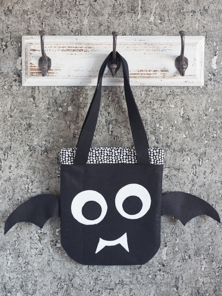 No-sew edge felt bat bag by Melissa Mortenson for We All Sew