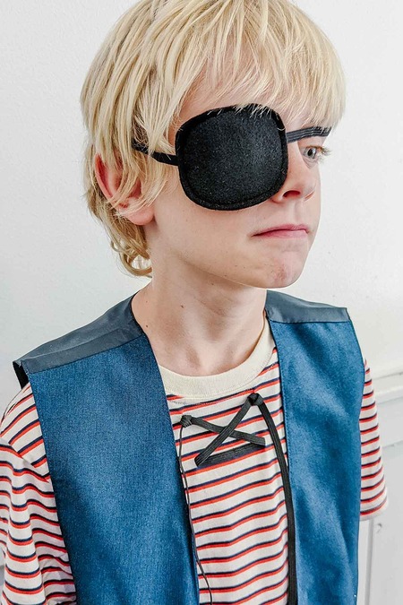 Free easy DIY pirate costume tutorial - Fast DIY closet clothes pirate costume by Heather Handmade