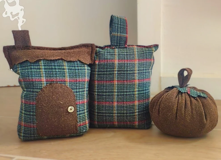 Free DIY door stopper sewing tutorial - How to sew an easy weighted fabric doorstop